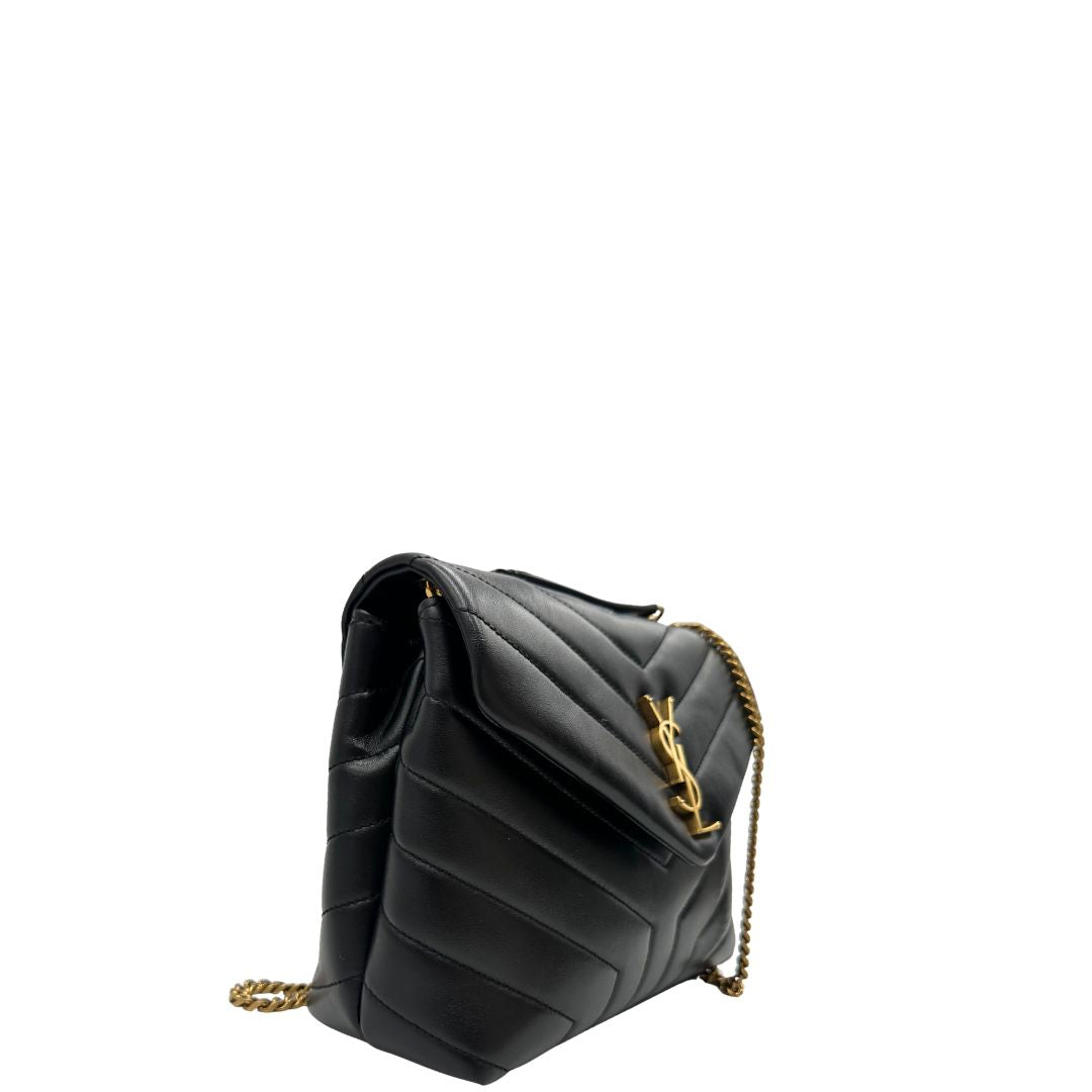 Laterale, Borsa Saint Laurent in pelle di agnello morbida con impunture trapuntate chevron, nera con hardware dorato, può essere portata a spalla o a tracolla, di lusso, originale, ottime condizioni
