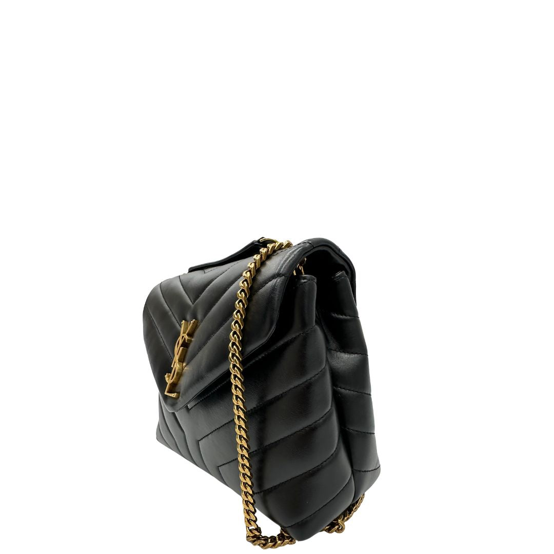 Laterale, Borsa Saint Laurent in pelle di agnello morbida con impunture trapuntate chevron, nera con hardware dorato, può essere portata a spalla o a tracolla, di lusso, originale, ottime condizioni