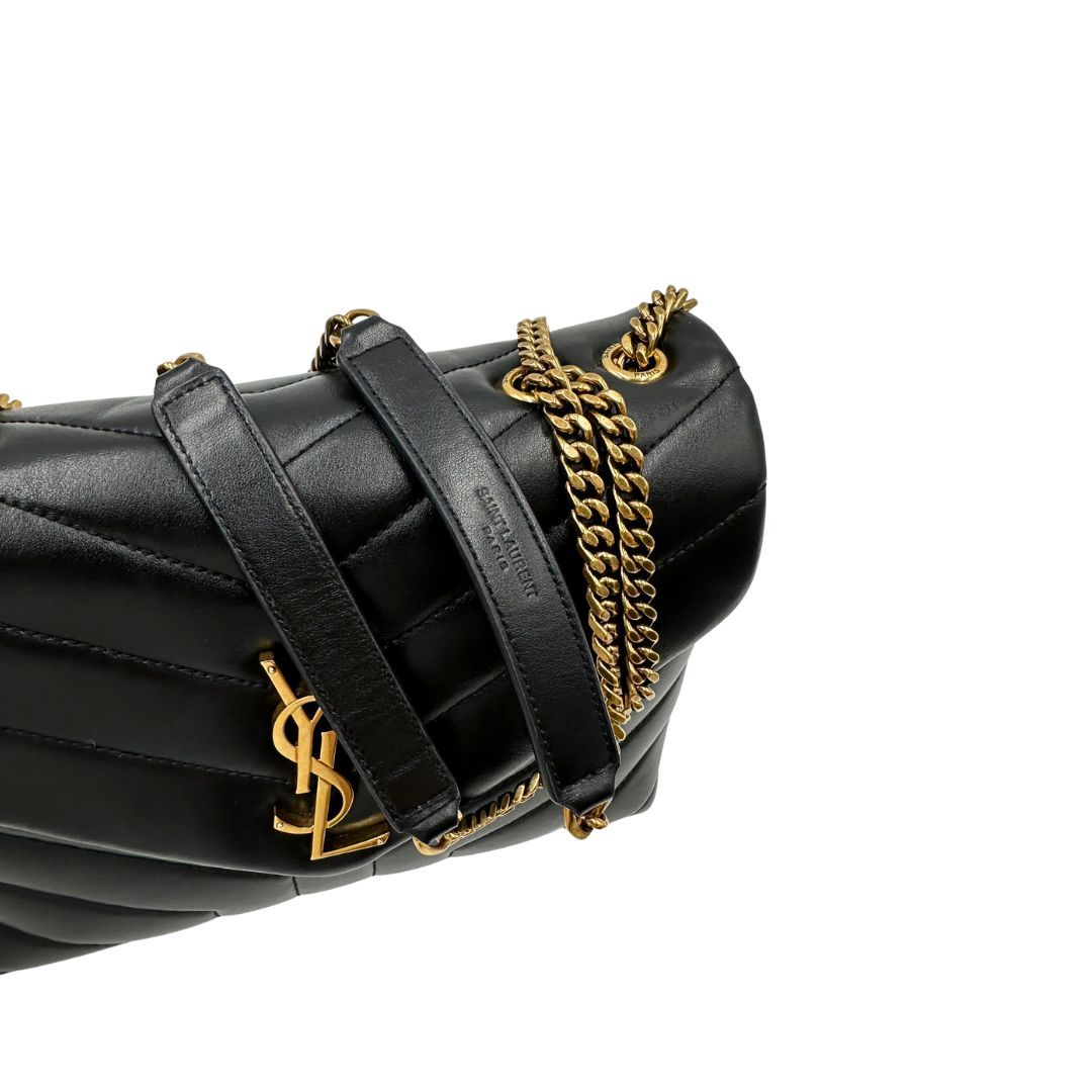 Spallacci, Borsa Saint Laurent in pelle di agnello morbida con impunture trapuntate chevron, nera con hardware dorato, può essere portata a spalla o a tracolla, di lusso, originale, ottime condizioni