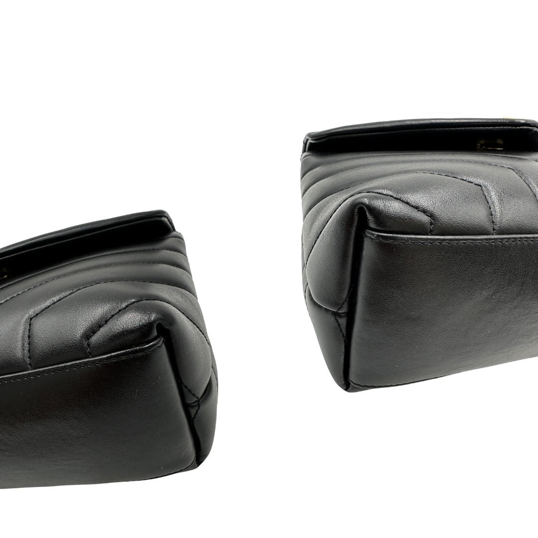 Angoli, Borsa Saint Laurent in pelle di agnello morbida con impunture trapuntate chevron, nera con hardware dorato, può essere portata a spalla o a tracolla, di lusso, originale, ottime condizioni