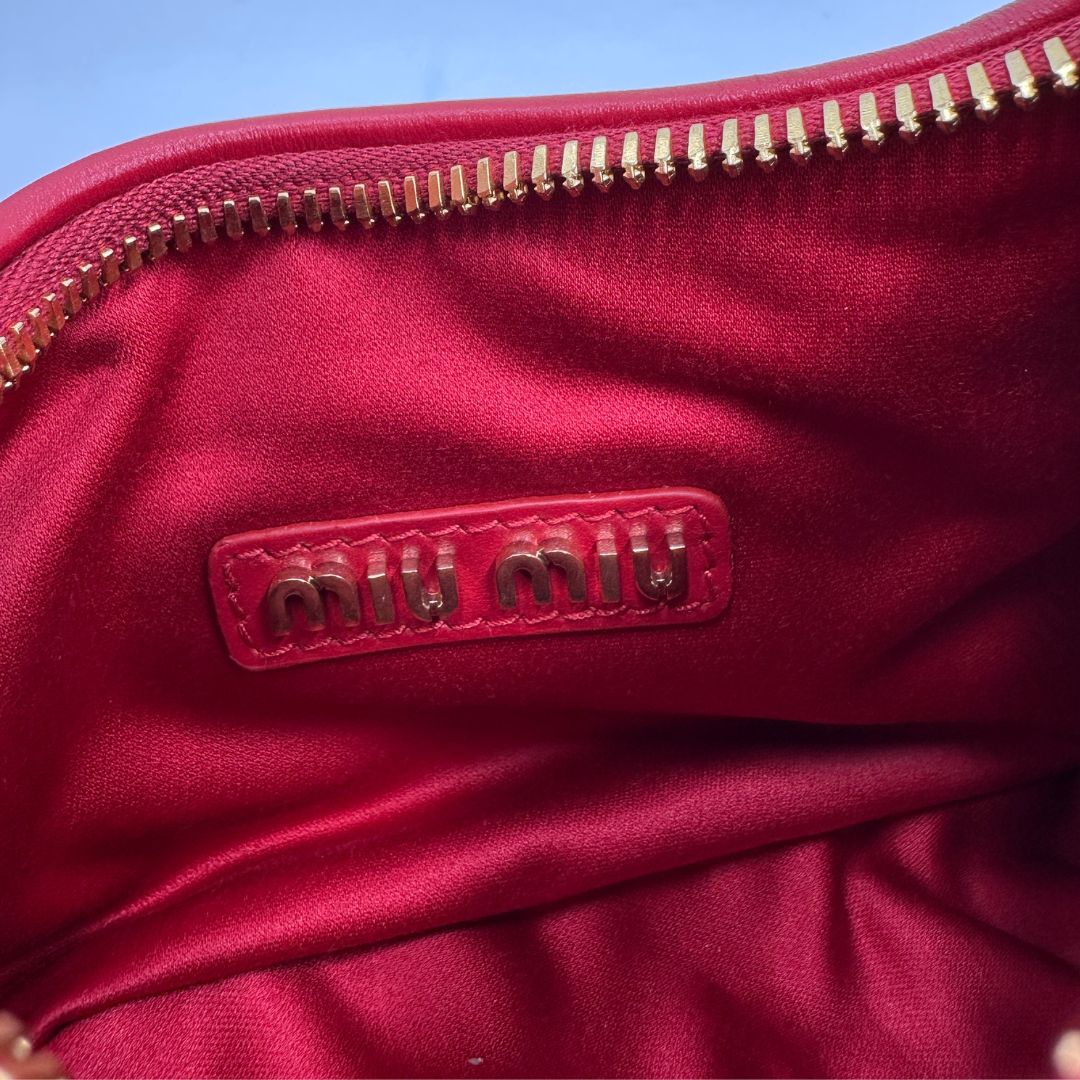 Hobo Miu Miu rossa (pelle, rosso) – foto 9 di 11