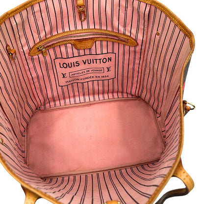  interno Borsa Louis Vuitton Neverfull MM in canvas marrone monogram con finiture in vacchetta naturale e parti metalliche dorate, caratterizzata da motivo Palm Dots; munita di doppi manici, indossabile a spalla, di lusso, originale, ottime condizioni. 