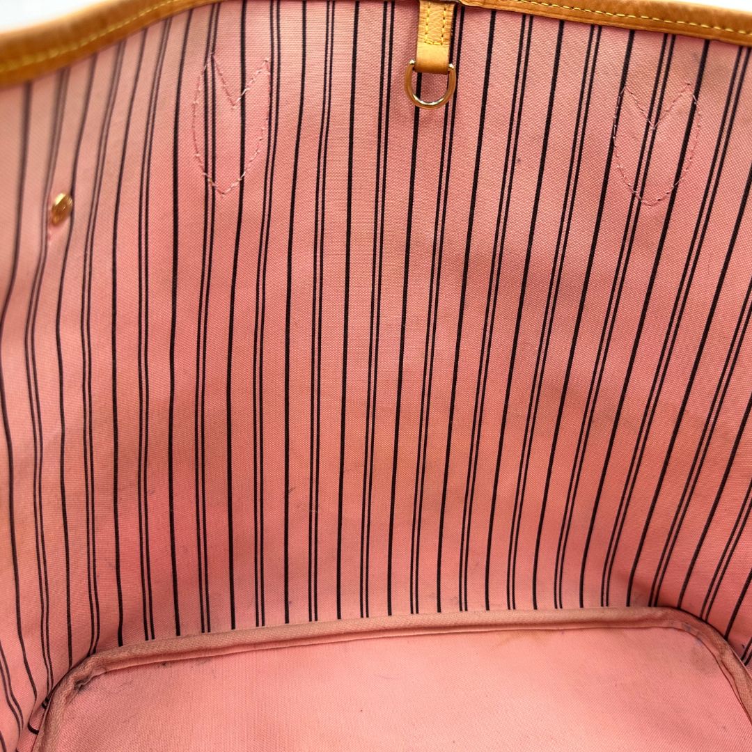 interno Borsa Louis Vuitton Neverfull MM in canvas marrone monogram con finiture in vacchetta naturale e parti metalliche dorate, caratterizzata da motivo Palm Dots; munita di doppi manici, indossabile a spalla, di lusso, originale, ottime condizioni. 