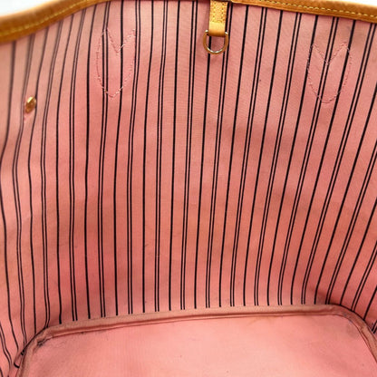 interno Borsa Louis Vuitton Neverfull MM in canvas marrone monogram con finiture in vacchetta naturale e parti metalliche dorate, caratterizzata da motivo Palm Dots; munita di doppi manici, indossabile a spalla, di lusso, originale, ottime condizioni. 