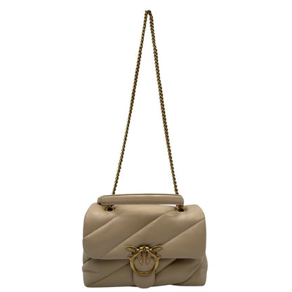 front Borsa Pinko nella versione media in morbida nappa beige trapuntata e hardware dorato, indossabile a tracolla o a spalla, di lusso, originale. 