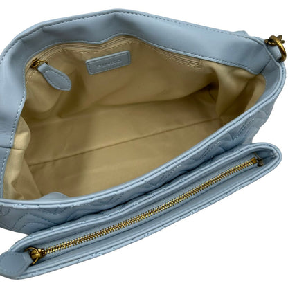 Interno, Borsa Pinko in pelle caratterizzata da una trapuntatura ricamata a zigzag su tutta la superficie con hardware dorato. Indossabile a tracolla.