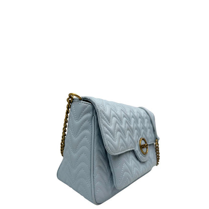 Laterale, Borsa Pinko in pelle caratterizzata da una trapuntatura ricamata a zigzag su tutta la superficie con hardware dorato. Indossabile a tracolla.