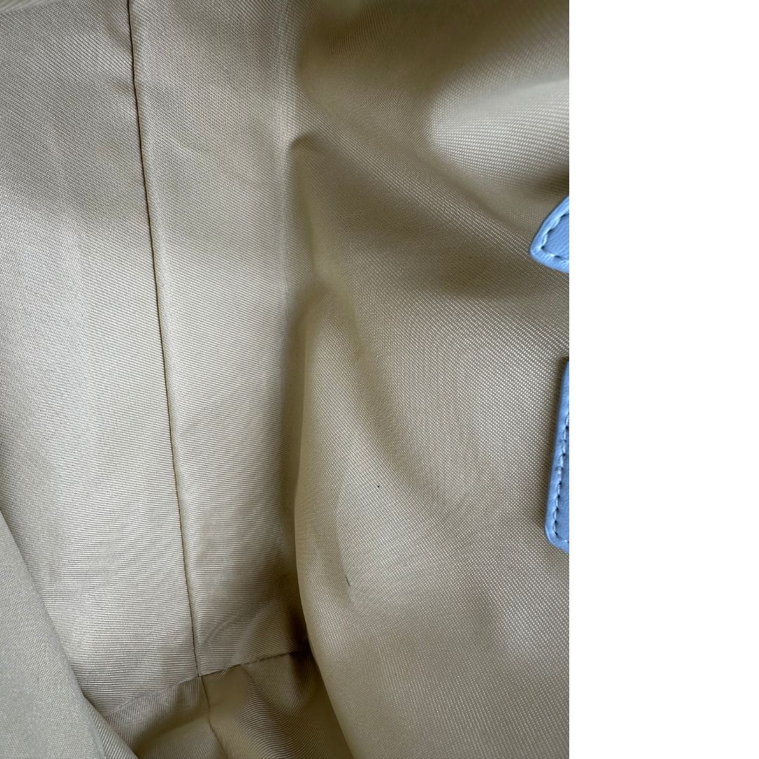 Interno, Borsa Pinko in pelle caratterizzata da una trapuntatura ricamata a zigzag su tutta la superficie con hardware dorato. Indossabile a tracolla.