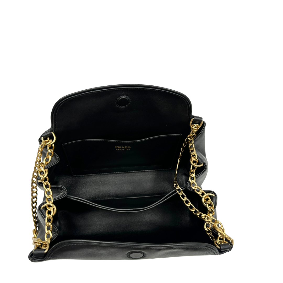 INTERNO Borsa Prada in morbida pelle nera con hardware dorato, di lusso, originale, ottime condizioni, usata 