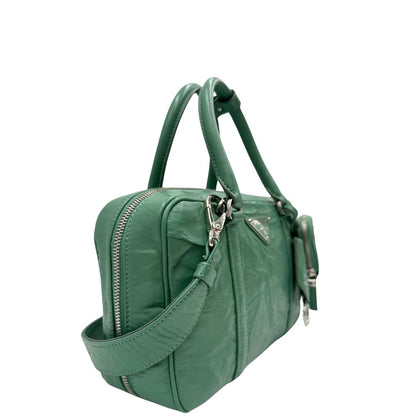 Borsa Prada in nappa antique color verde acqua con hardware argentato, di lusso, originale, ottime condizioni, usata