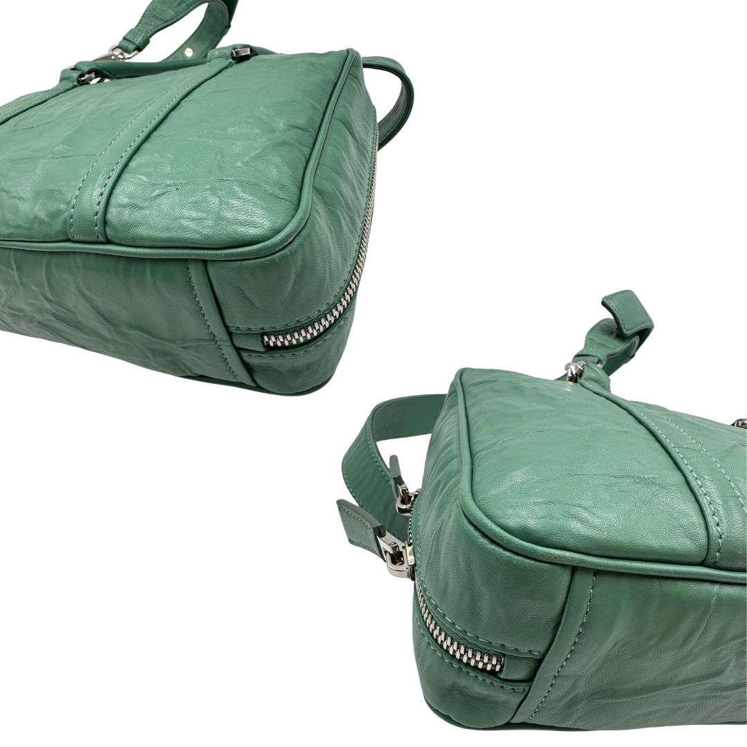 Borsa Prada in nappa antique color verde acqua con hardware argentato, di lusso, originale, ottime condizioni, usata