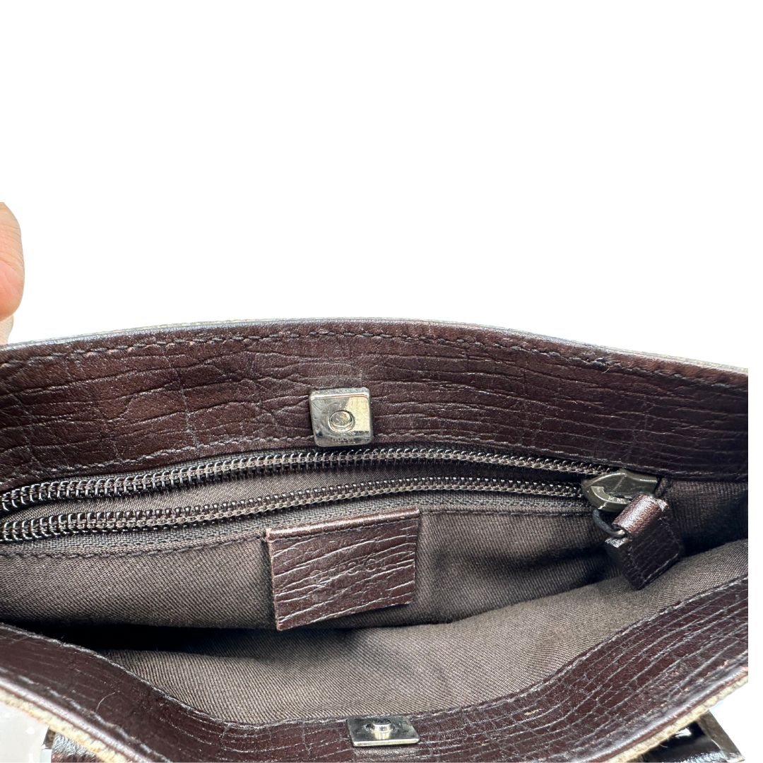 Tasca interna, Borsa Gucci GG in canvas beige e dettagli in pelle marroni testa di moro, indossabile a mano. Originale, usata, di lusso, in ottime condizioni. 