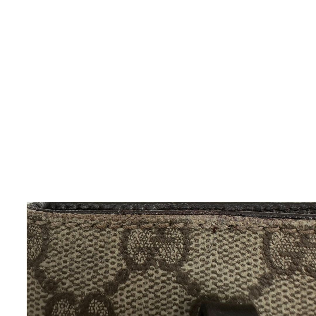 Borsa Gucci GG in canvas beige e dettagli in pelle marroni testa di moro, indossabile a mano. Originale, usata, di lusso, in ottime condizioni.