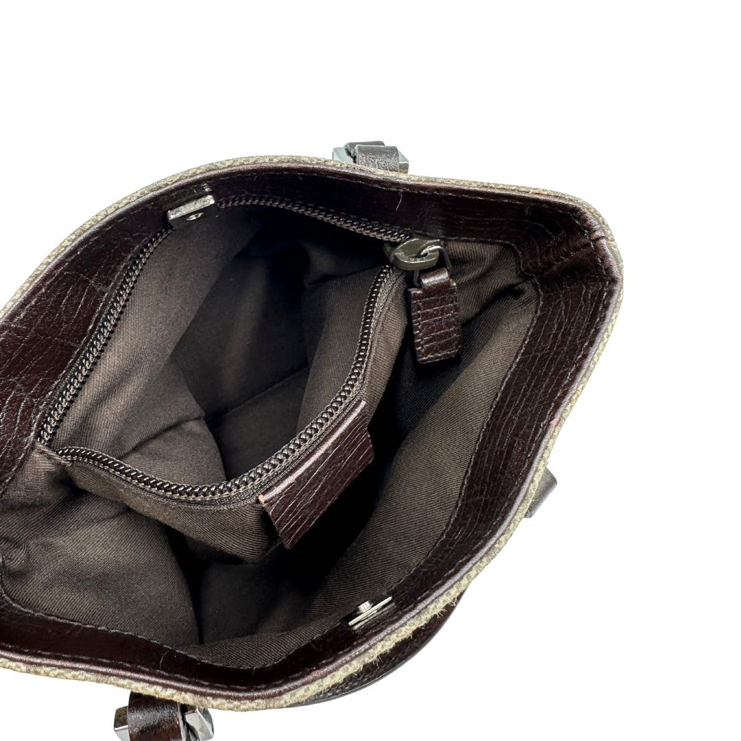 Tasca interna, Borsa Gucci GG in canvas beige e dettagli in pelle marroni testa di moro, indossabile a mano. Originale, usata, di lusso, in ottime condizioni.