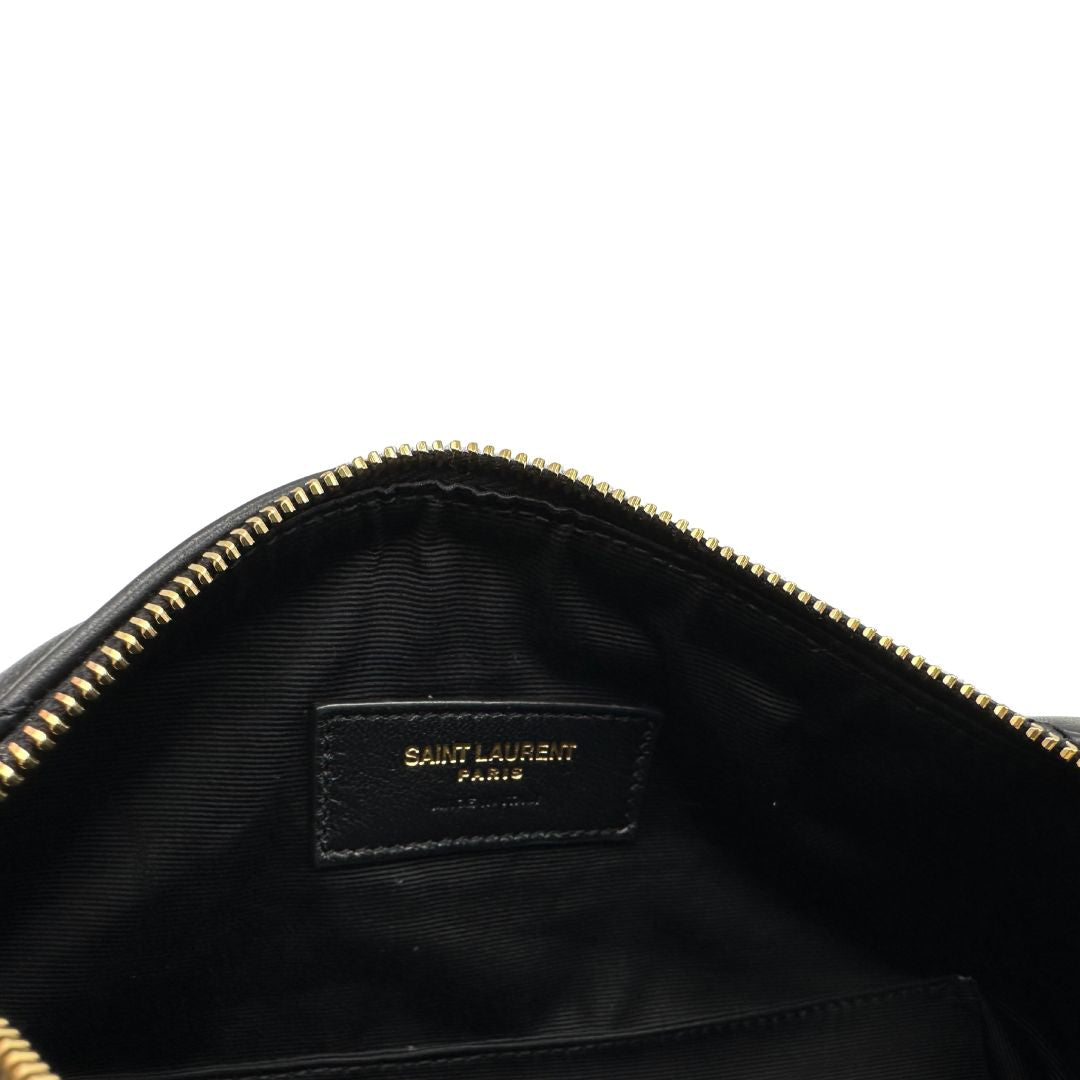 interno  Borsa Saint Laurent in pelle nera trapuntata, indossabile a spalla, di lusso, originale, ottime condizioni, usata. 