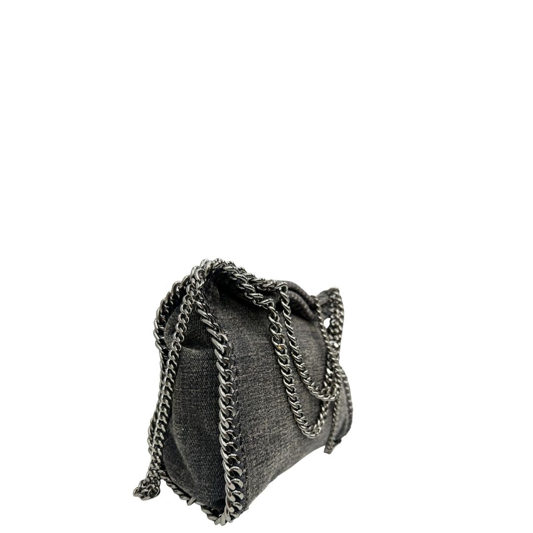 Borsa Falabella in shaggy dear grigio effetto denim e hardware argentato, nella versione mini, indossabile a tracolla, a spalla e a mano, di lusso, originale, ottime condizioni, usata.