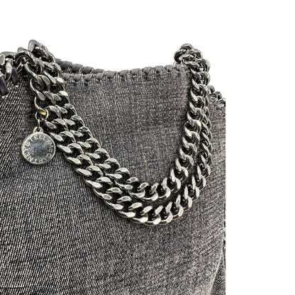 manici Borsa Falabella in shaggy dear grigio effetto denim e hardware argentato, nella versione mini, indossabile a tracolla, a spalla e a mano, di lusso, originale, ottime condizioni, usata.