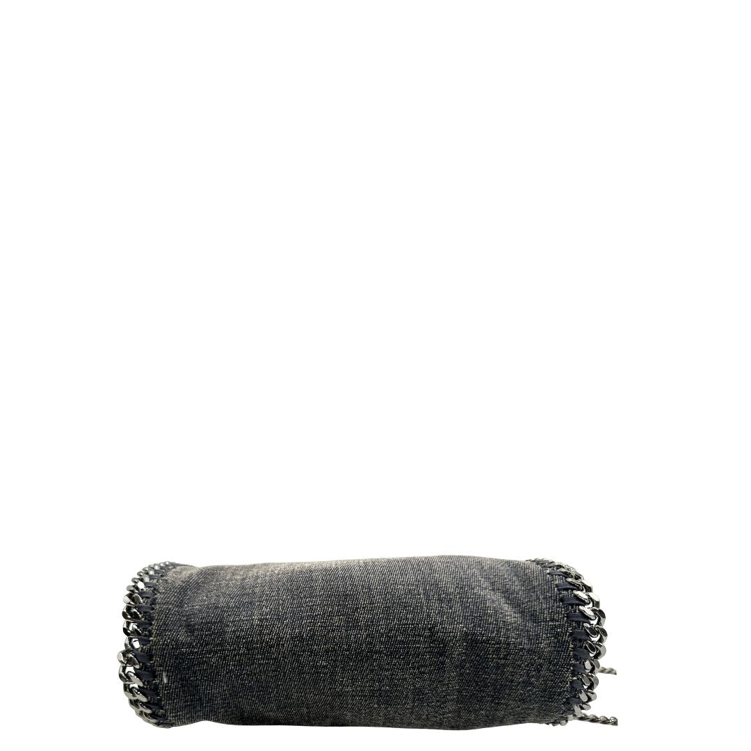 base Borsa Falabella in shaggy dear grigio effetto denim e hardware argentato, nella versione mini, indossabile a tracolla, a spalla e a mano, di lusso, originale, ottime condizioni, usata.