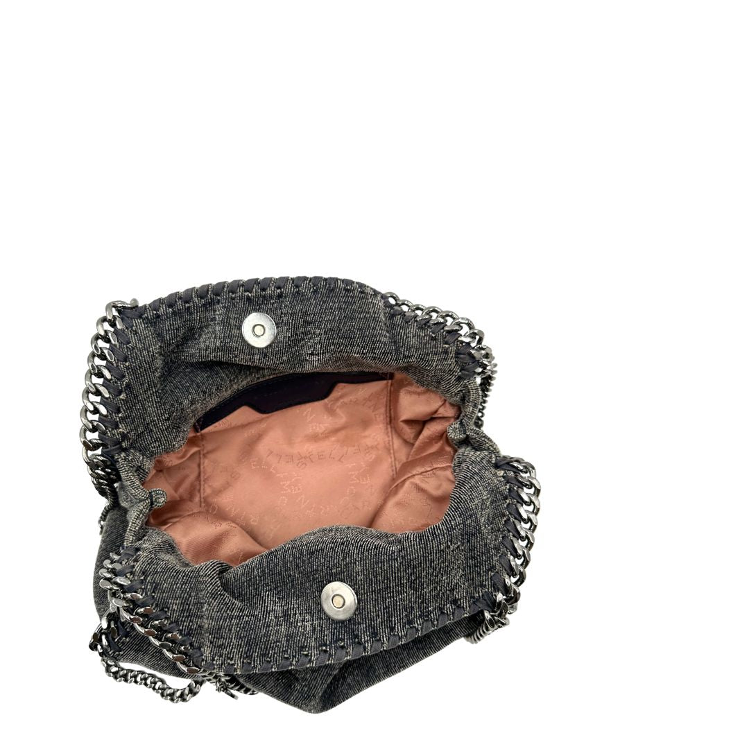 interno Borsa Falabella in shaggy dear grigio effetto denim e hardware argentato, nella versione mini, indossabile a tracolla, a spalla e a mano, di lusso, originale, ottime condizioni, usata. 