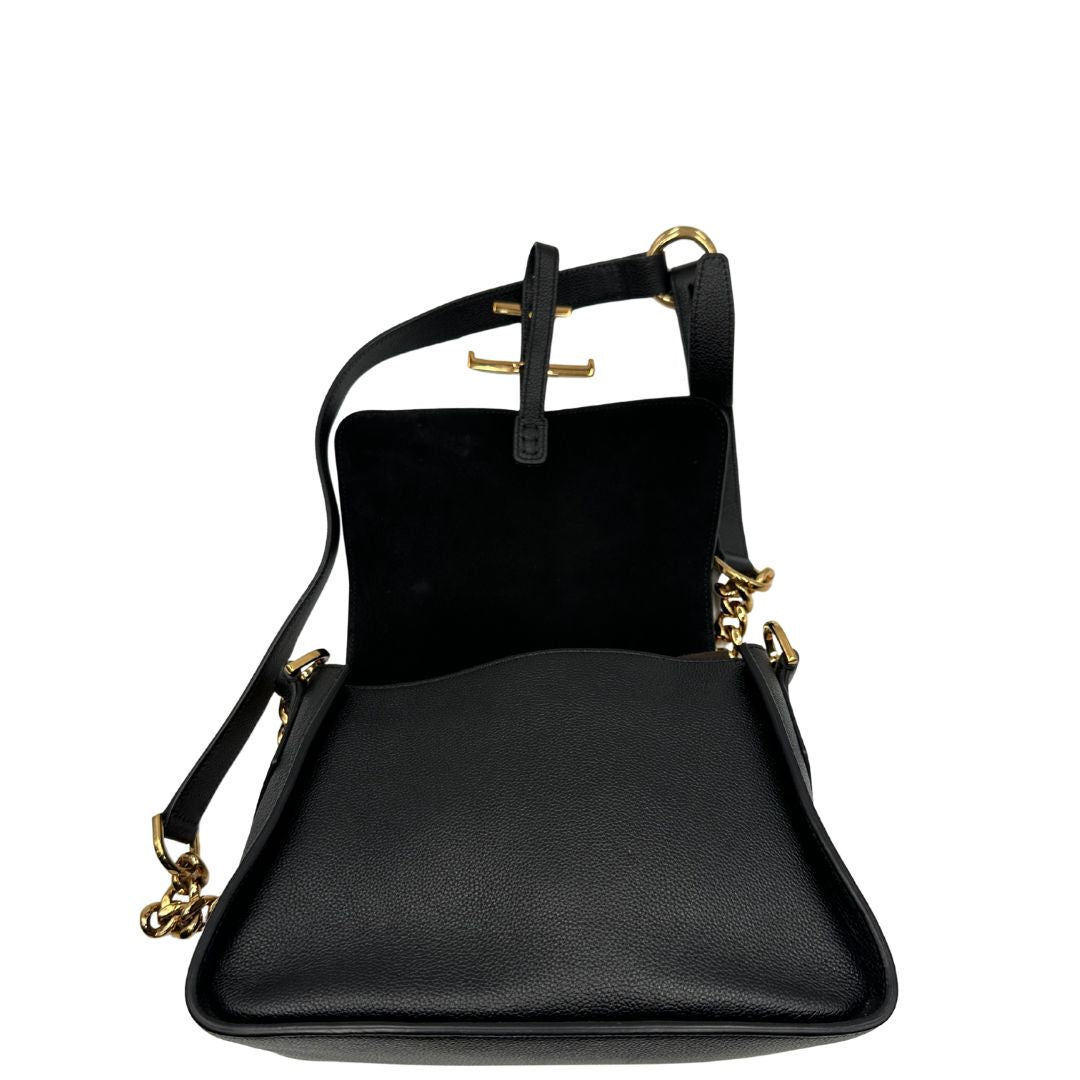 Interno, Borsa Tod's in pelle martellata nera con hardware dorato, indossabile a tracolla. Originale, usata, di lusso, in ottime condizioni.