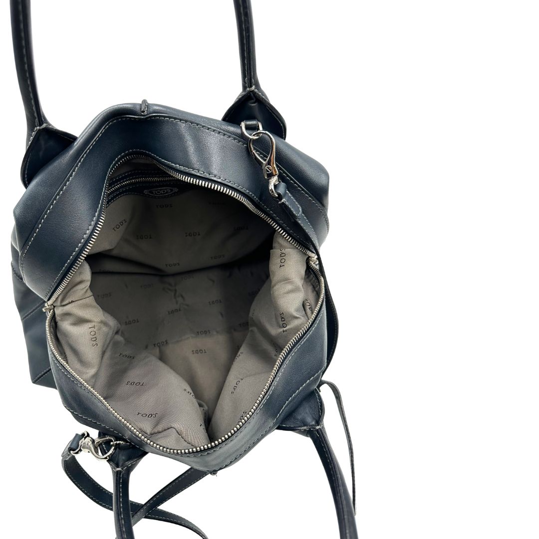 Borsa Tod's in pelle blu petrolio indossabile a tracolla, a spalla o a mano, di lusso, originale, ottime condizioni, usata.