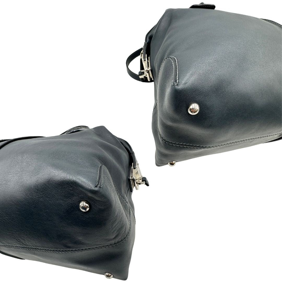 Borsa Tod's in pelle blu petrolio indossabile a tracolla, a spalla o a mano, di lusso, originale, ottime condizioni, usata.