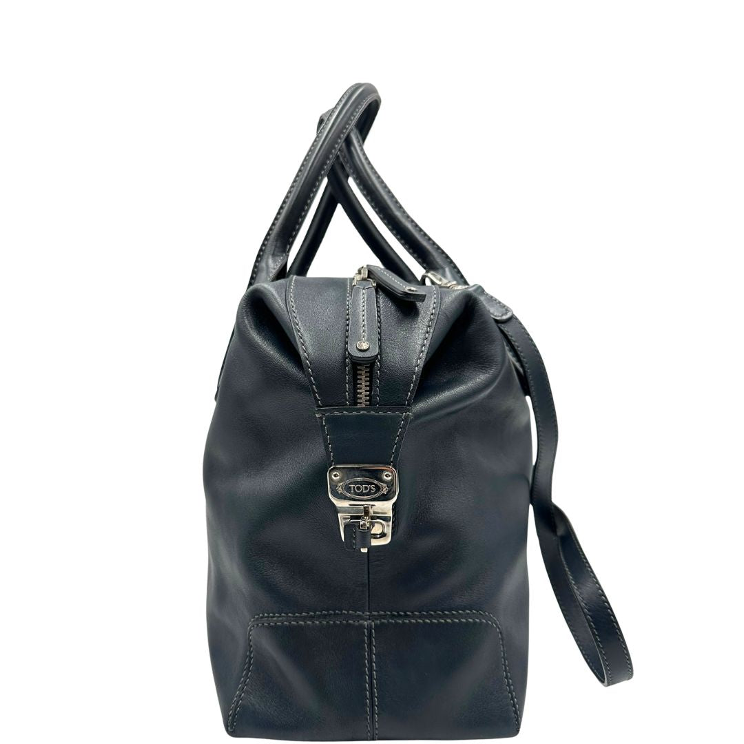 Borsa Tod's in pelle blu petrolio indossabile a tracolla, a spalla o a mano, di lusso, originale, ottime condizioni, usata.