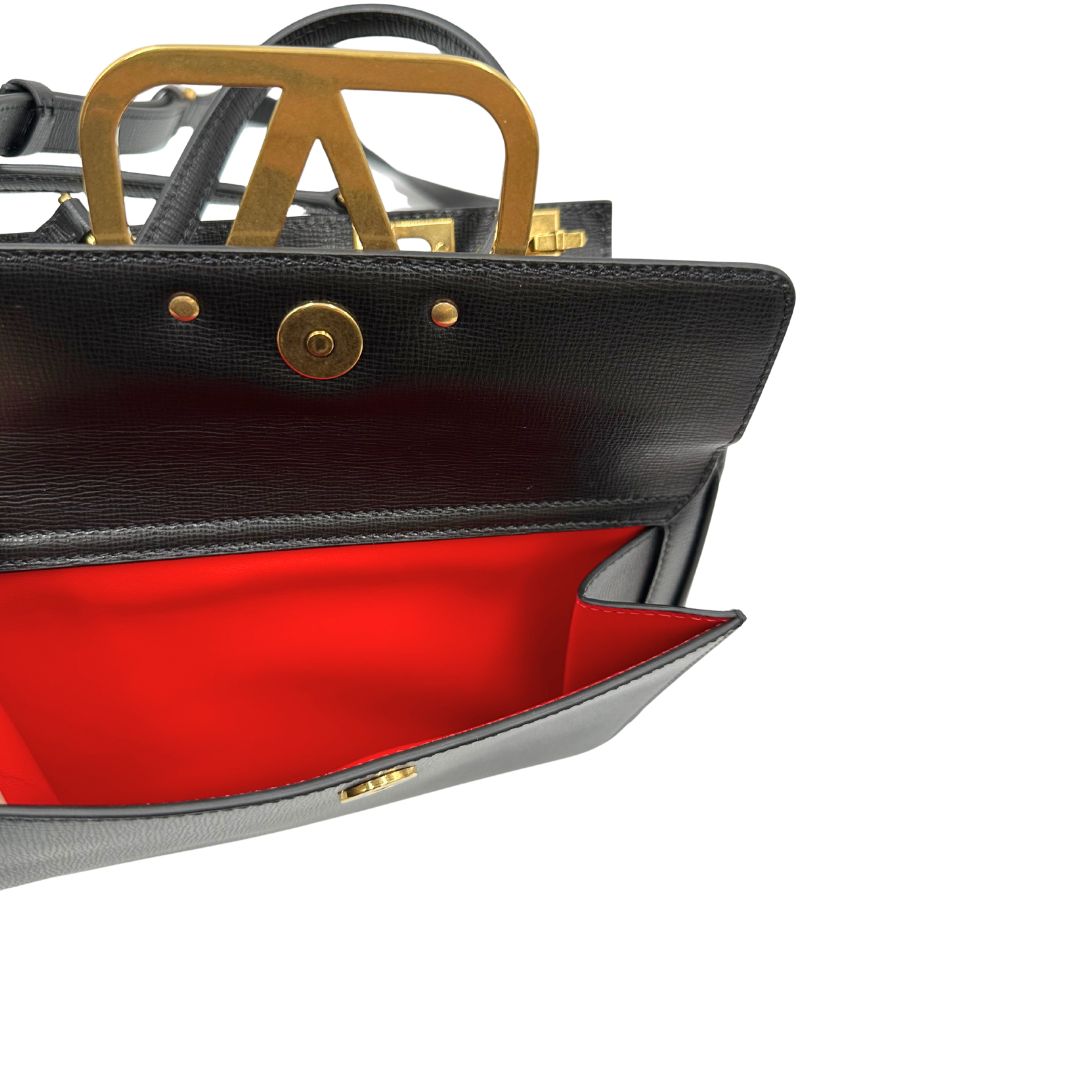 Interno di una Borsa Valentino Garavani Rockstud originale, usata, condizioni eccellenti