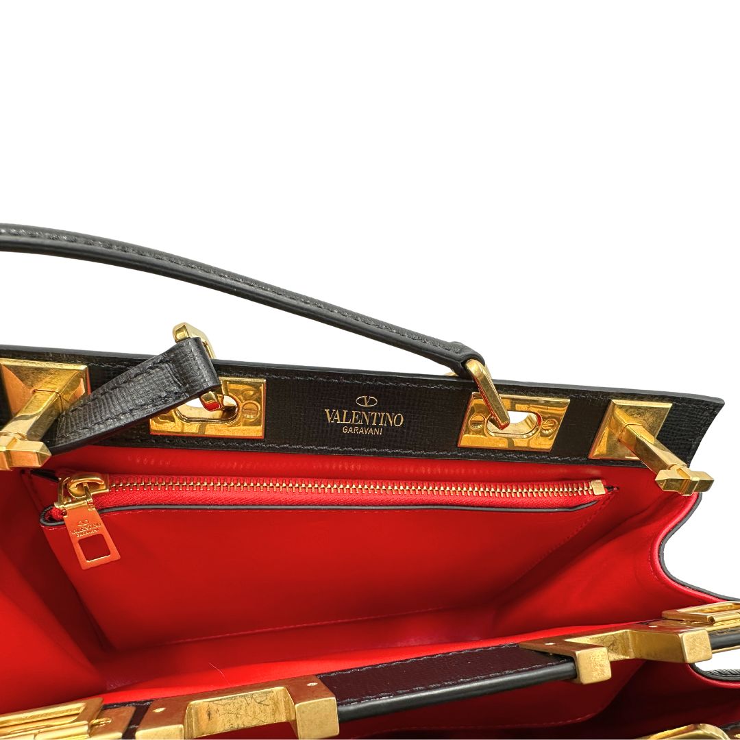 Interno di una Borsa Valentino Garavani Rockstud originale, usata, condizioni eccellenti