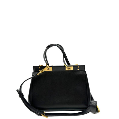 Lato sinistro di una Borsa Valentino Garavani Rockstud originale, usata, condizioni eccellenti