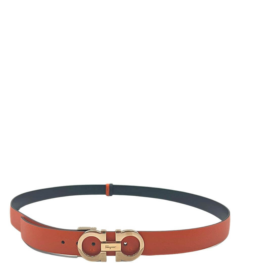 Cintura Salvatore Ferragamo in pelle saffiano arancione. Accessori di marca usati.