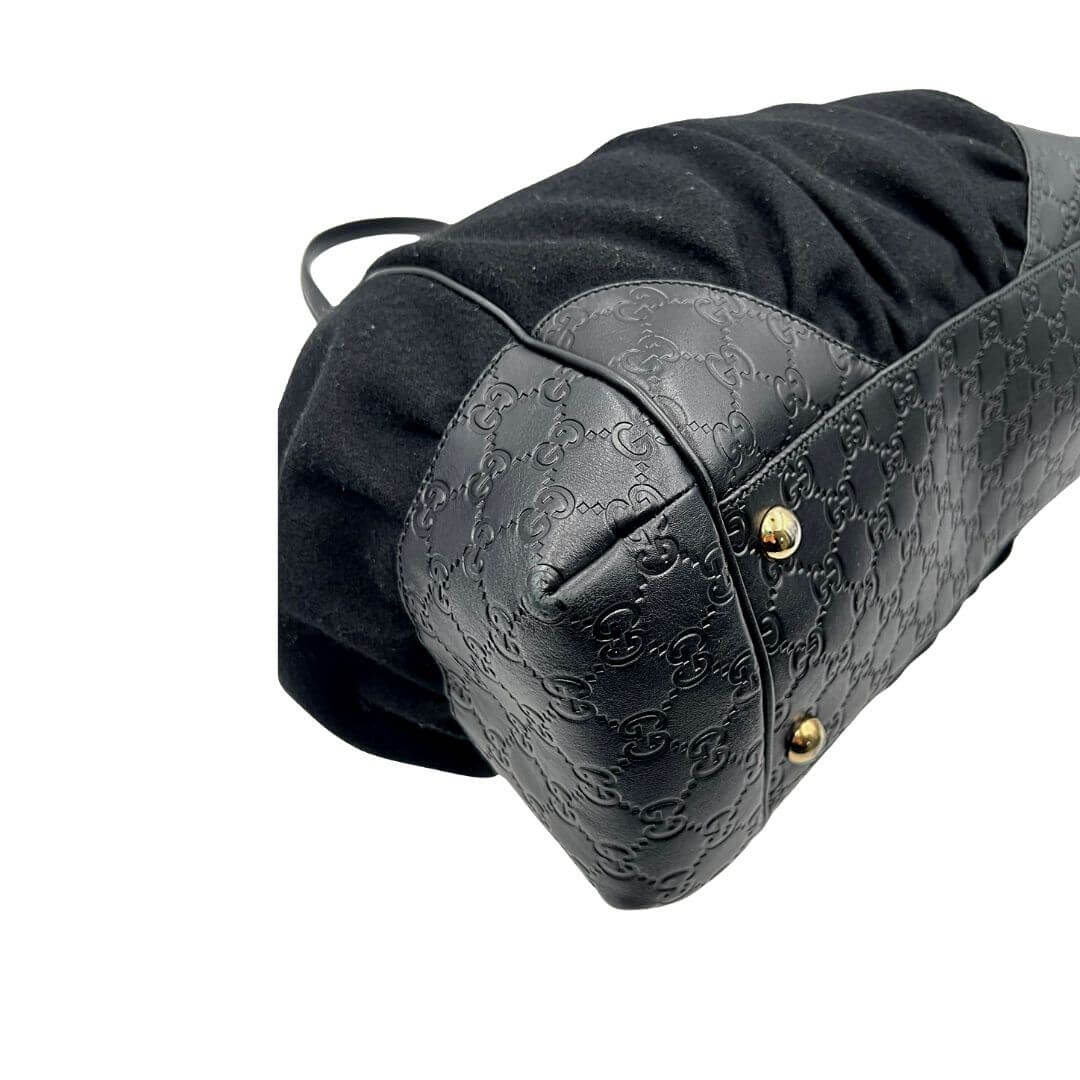 Foto borsa a spalla Gucci in tessuto nero con profili in pelle. Borse di marca usate