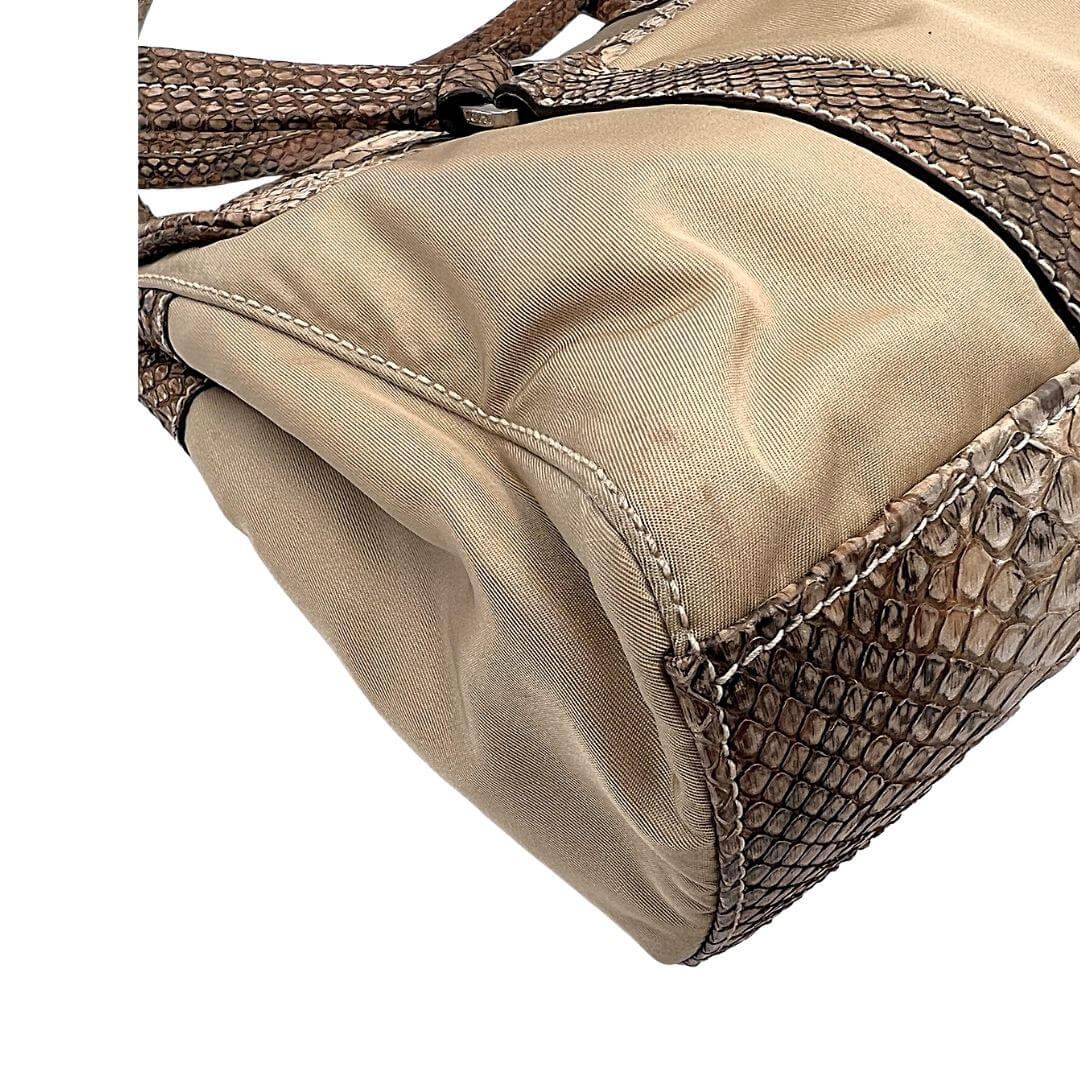Foto borsa a spalla Prada in tessuto beige con dettagli animalier. Borse di marca usate