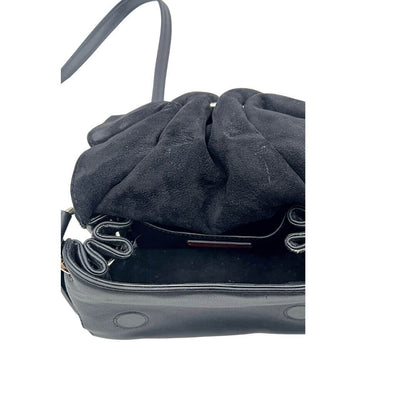 Foto borsa con tracolla Valentino Garavani Bloomy stud in pelle nera. Borse di marca usate.