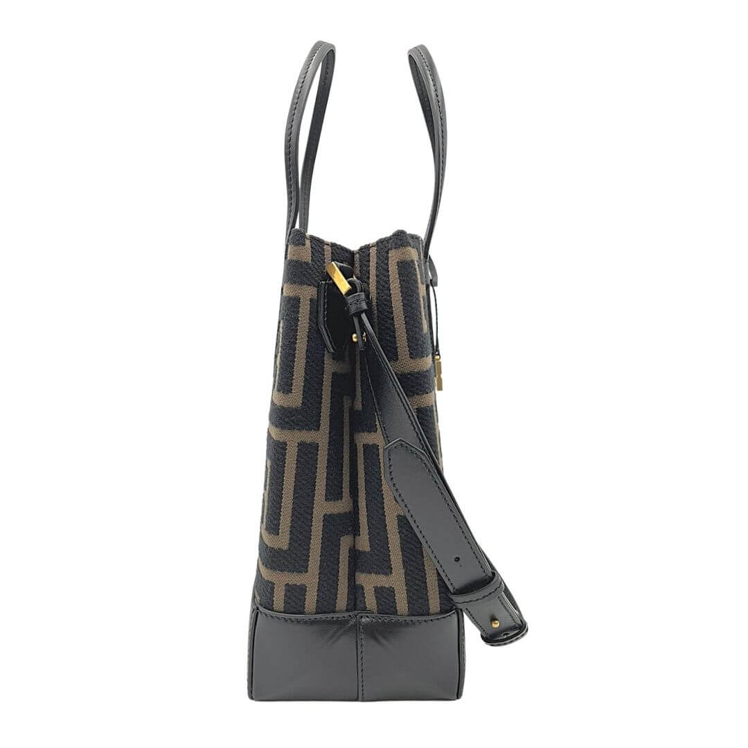 Foto borsa con tracolla Balmain in tessuto jacquard con profili in pelle nera. Borse di marca usate