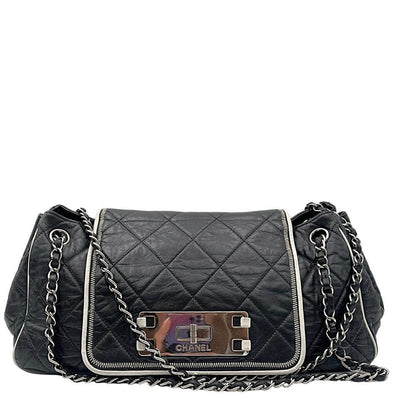Foto borsa a spalla Chanel in pelle trapuntata nera. Borse di marca usate