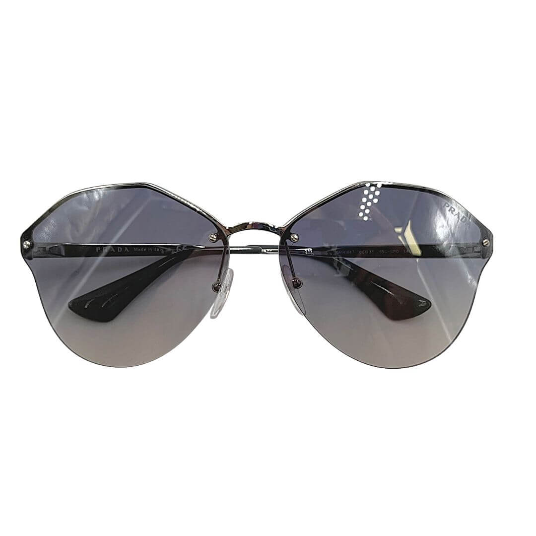 Foto occhiali da sole Prada con lenti trasparenti grigio. Accessori di lusso usati.