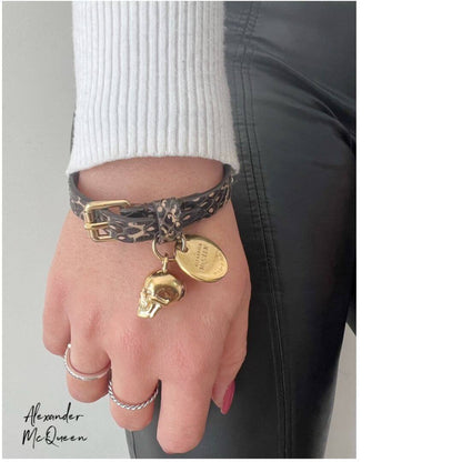 Foto bracciale Alexander McQueen con ciondolo teschio. Accessori di marca usati