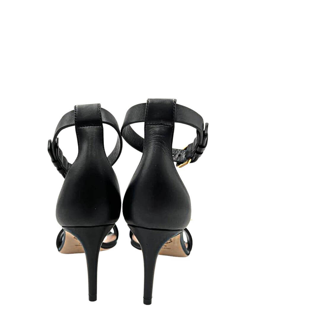Foto sandali Alexander McQueen in pelle nera. Accessori di marca usati.